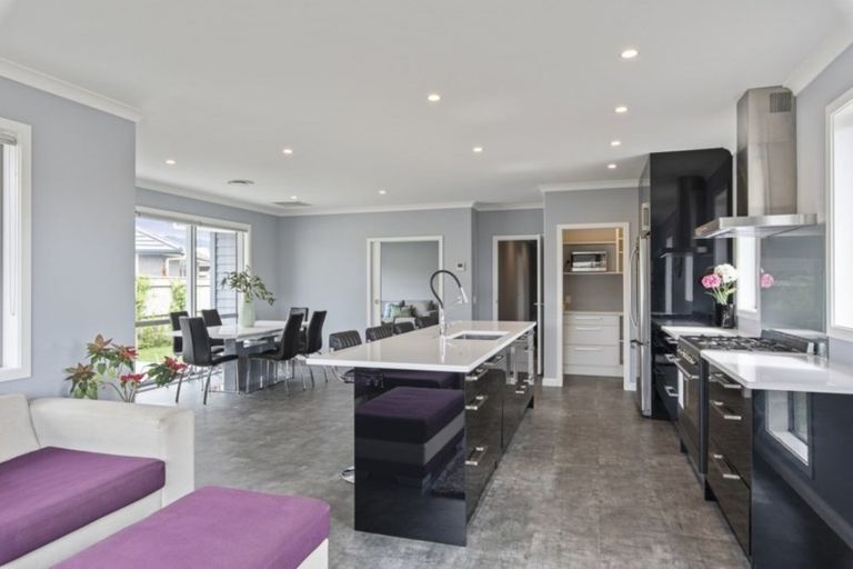 Photo of property in 9 Bridford Way, Paraparaumu, 5032