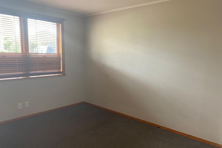 Photo of property in 69 Arimu Road, Papakura, 2110