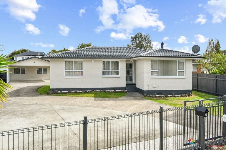 Photo of property in 34 Convair Crescent, Mangere, Auckland, 2022