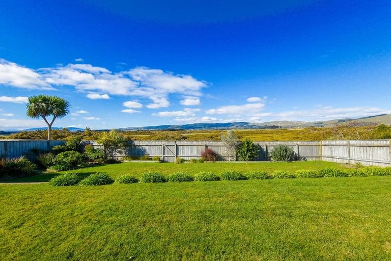 Photo of property in 12 Ron Place, Fitzherbert, Palmerston North, 4410