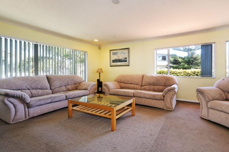 Photo of property in 26 Tornado Place, West Harbour, Auckland, 0618