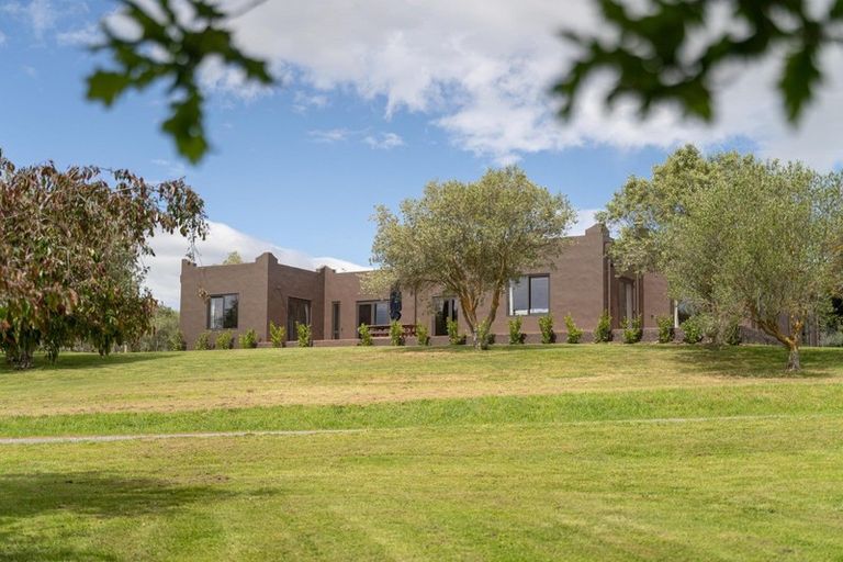 Photo of property in 114 Hinakura Road, Martinborough, Carterton, 5784