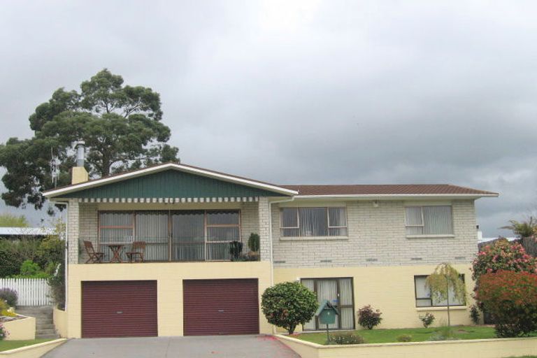 Photo of property in 2 Tobin Place, Richmond Heights, Taupo, 3330