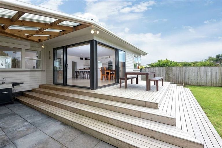 Photo of property in 50 Dale Crescent, Pakuranga, Auckland, 2010