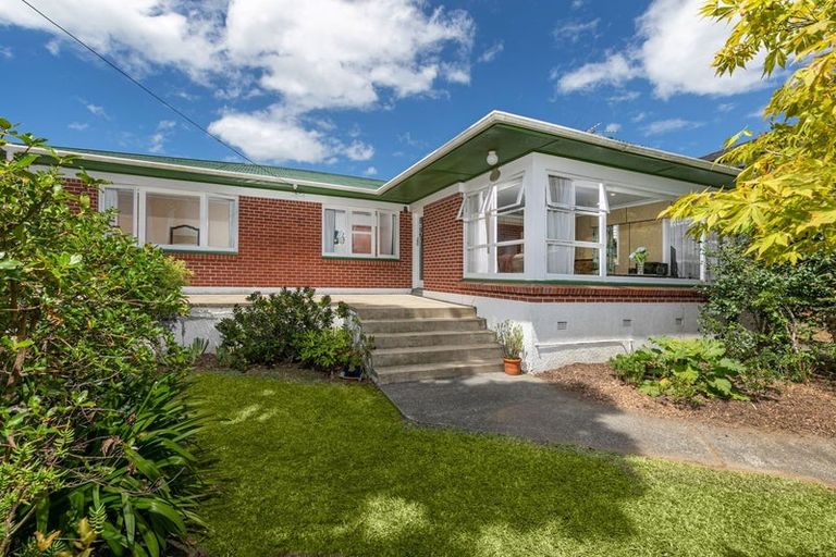 Photo of property in 11 Kingdale Road, Henderson, Auckland, 0610