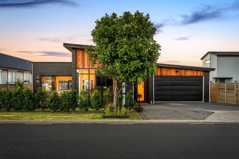 Photo of property in 17 Leebank Crescent, Riverhead, 0820