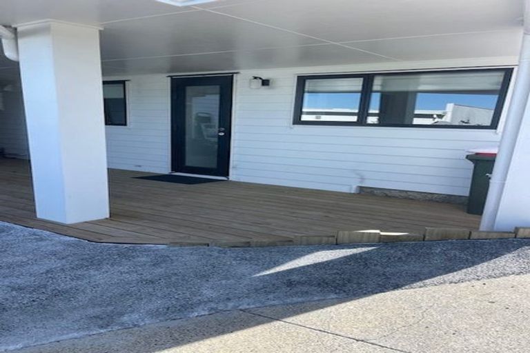 Photo of property in 27 Sunset Road, Totara Vale, Auckland, 0632