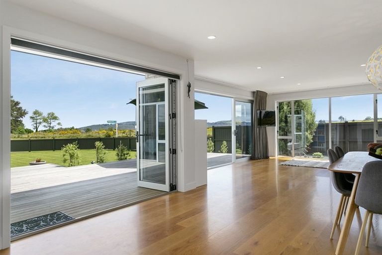 Photo of property in 1 Mahuta Road, Waitahanui, Taupo, 3378