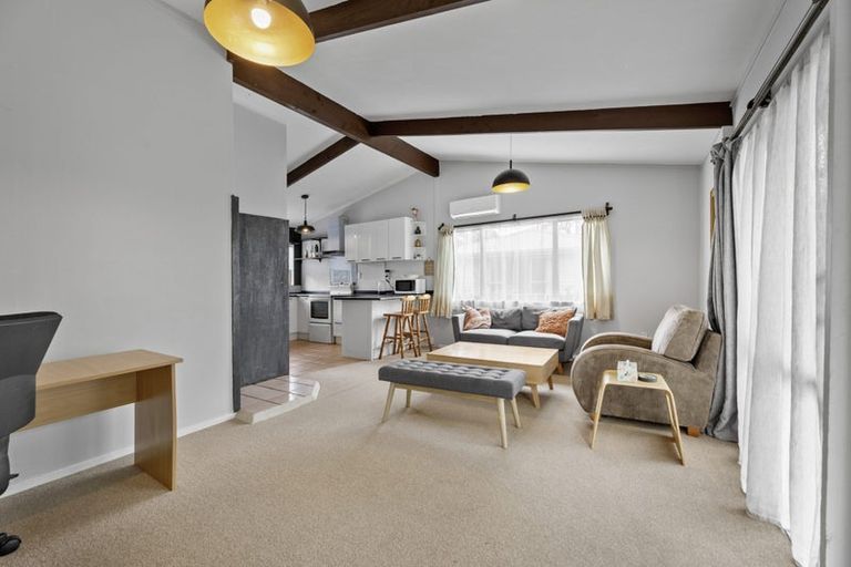 Photo of property in 2/180 Henderson Valley Road, Henderson, Auckland, 0612