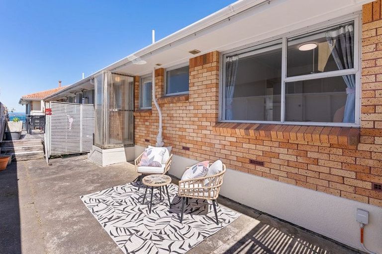 Photo of property in 2/16 Beach Road, Castor Bay, Auckland, 0620