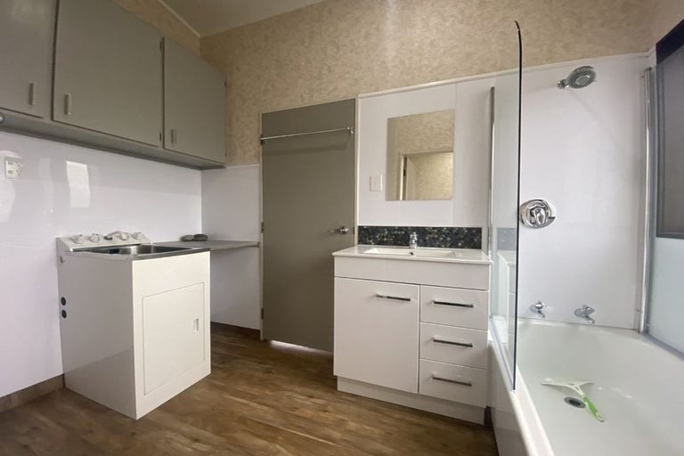 Photo of property in 8b Julian Place, Westown, New Plymouth, 4310