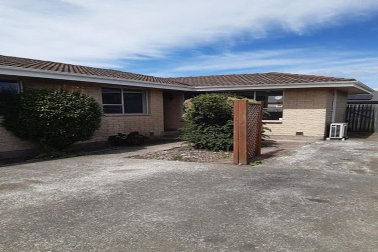 Photo of property in 2/77a Halswell Road, Hillmorton, Christchurch, 8025