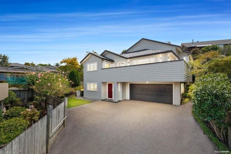 Photo of property in 1/1 Jeanette Place, Mairangi Bay, Auckland, 0630
