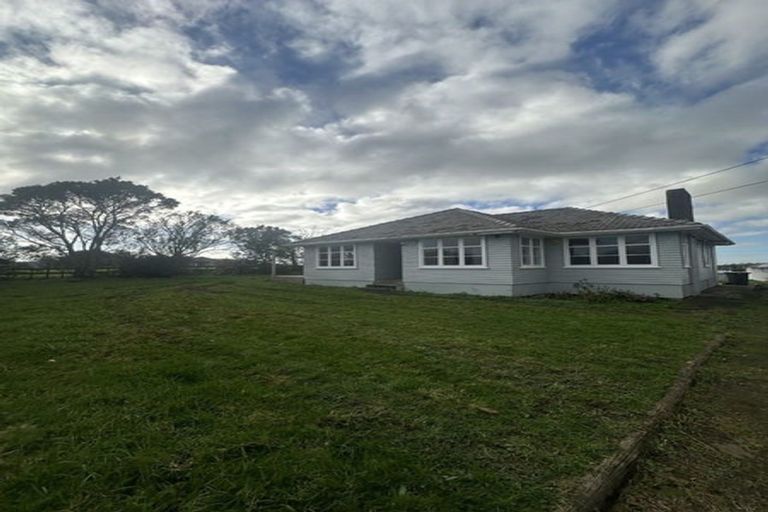 Photo of property in 479 Waitakere Road, Taupaki, Henderson, 0782