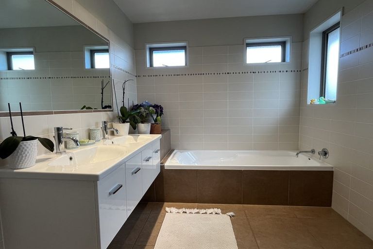 Photo of property in 15 John Paterson Drive, Halswell, Christchurch, 8025