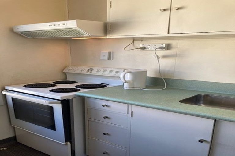 Photo of property in Churchill Flats, 213 The Terrace, Wellington Central, Wellington, 6011
