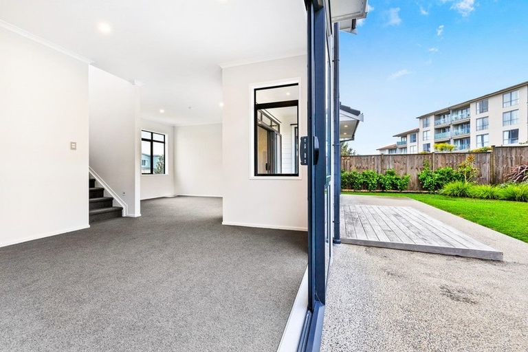 Photo of property in 21 Couldrey Crescent, Red Beach, 0932