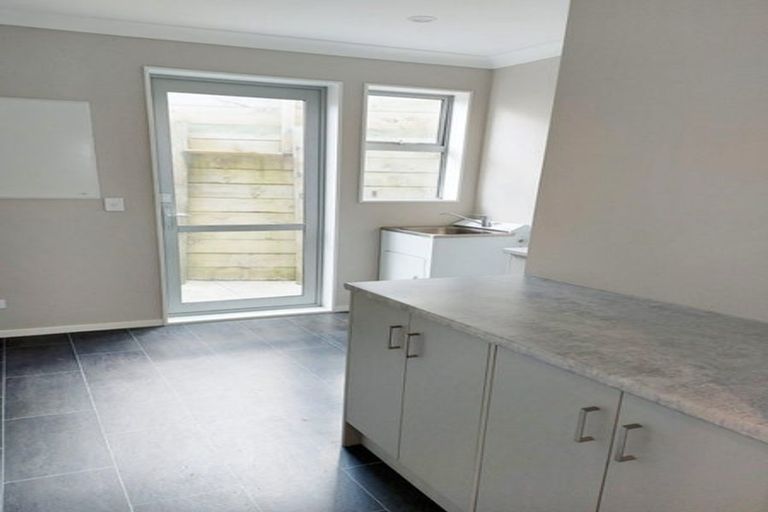 Photo of property in 31 Percy Kinsman Crescent, Riverstone Terraces, Upper Hutt, 5018