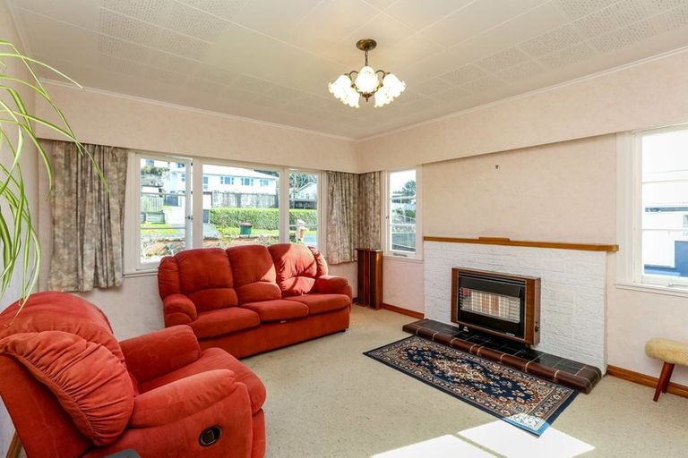 Photo of property in 17 Alberta Road, Glen Avon, New Plymouth, 4312