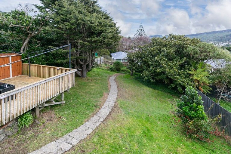 Photo of property in 28 Raroa Terrace, Tawa, Wellington, 5028