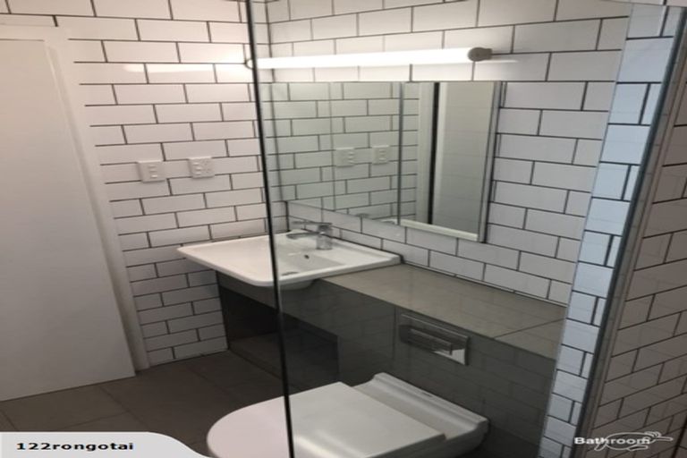 Photo of property in 122 Rongotai Road, Kilbirnie, Wellington, 6022