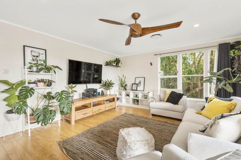 Photo of property in 47 Lysander Crescent, Beach Haven, Auckland, 0626