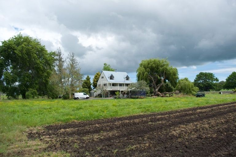 Photo of property in 9b Trotting Course Drive, Kumeu, 0891