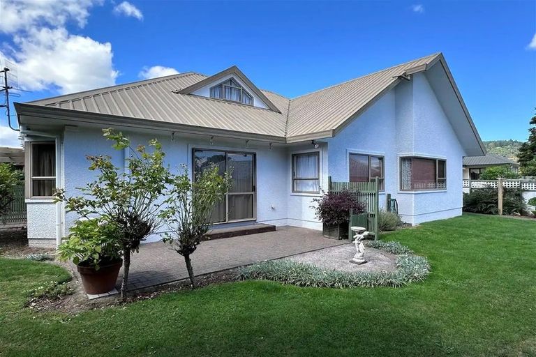 Photo of property in 34 Warwick Drive, Lynmore, Rotorua, 3010