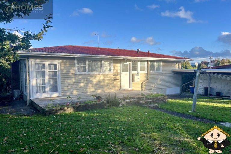 Photo of property in 17 Sheehan Road, Te Atatu South, Auckland, 0610