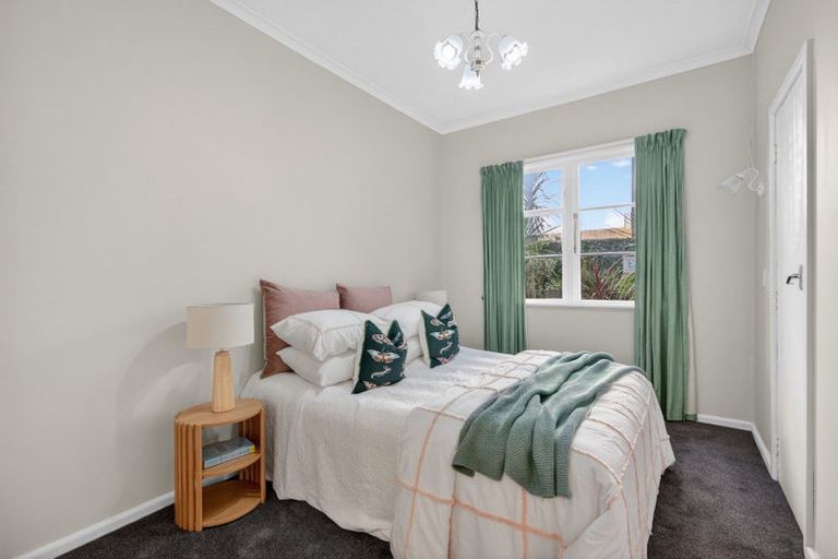Photo of property in 16 Woodvale Grove, Fairfield, Lower Hutt, 5011