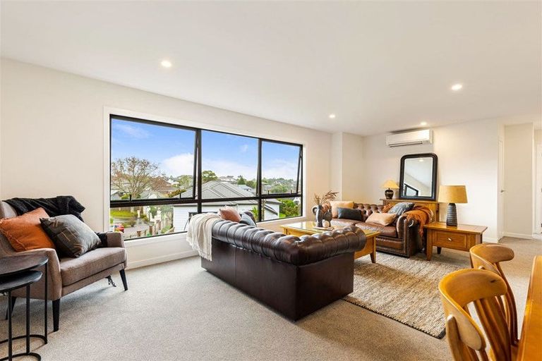 Photo of property in 12b Bluefin Way, West Harbour, Auckland, 0618