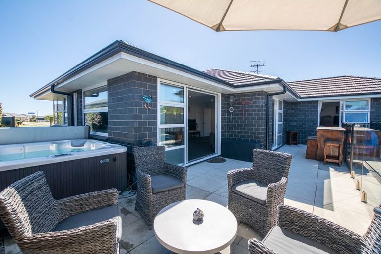 Photo of property in 7 Leet Crescent, Papamoa Beach, Papamoa, 3118