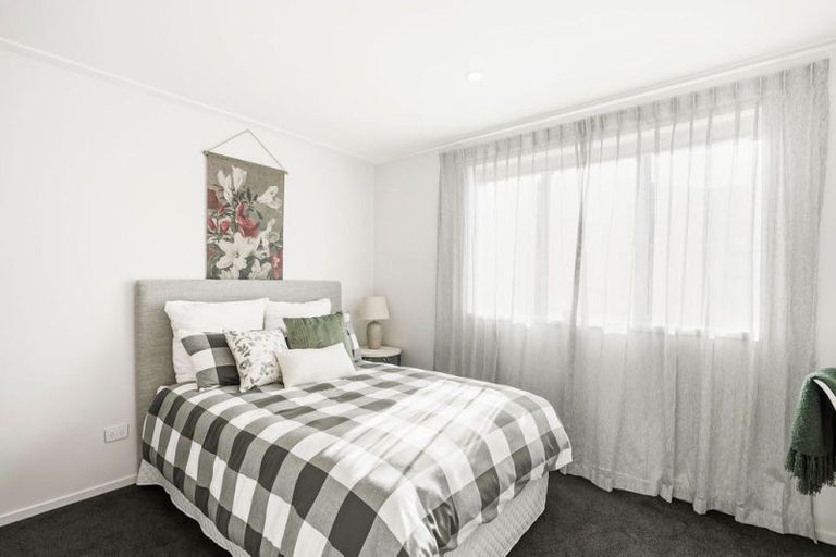 Photo of property in 1 Kaurinui Crescent, One Tree Point, 0118