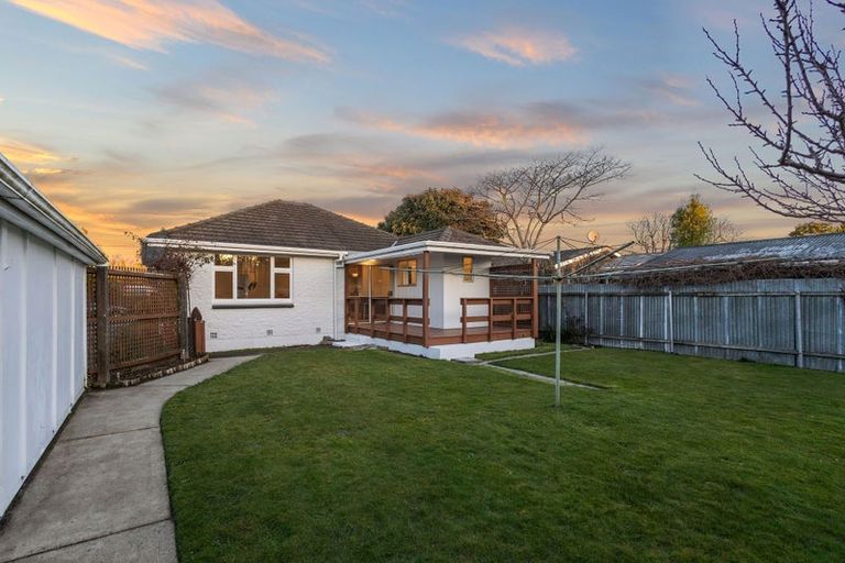 Photo of property in 51 Liverton Crescent, Bishopdale, Christchurch, 8053
