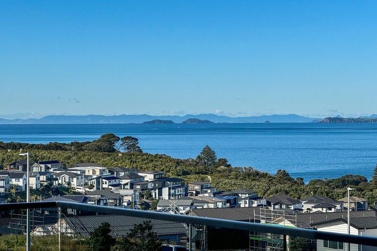 Photo of property in 8 Koheru Place, Long Bay, Auckland, 0630