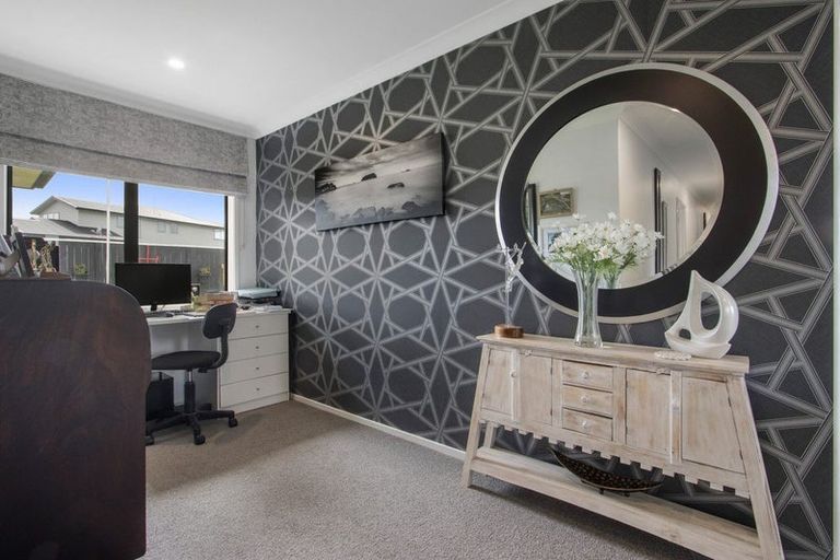 Photo of property in 19 Wairere Rise, Omokoroa, 3114