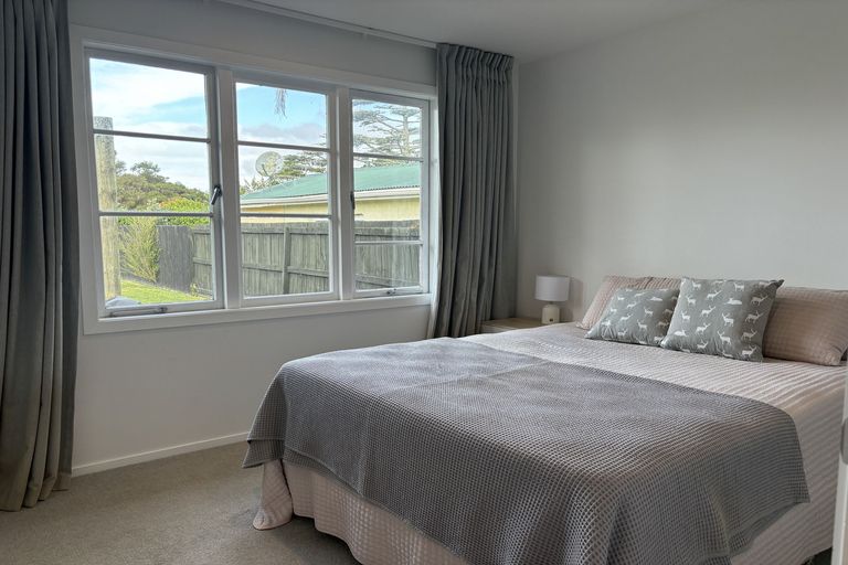 Photo of property in 118 Matipo Road, Te Atatu Peninsula, Auckland, 0610