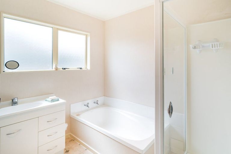 Photo of property in 18 Dalfield Place, Highbury, Palmerston North, 4412