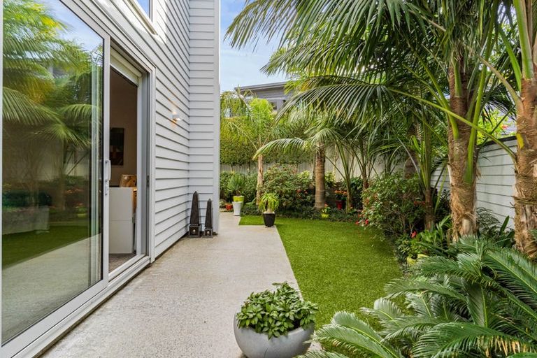 Photo of property in 4a Beach Road, Castor Bay, Auckland, 0620