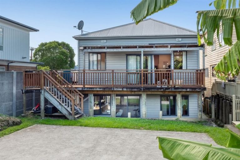 Photo of property in 20 Northland Road, Northland, Wellington, 6012