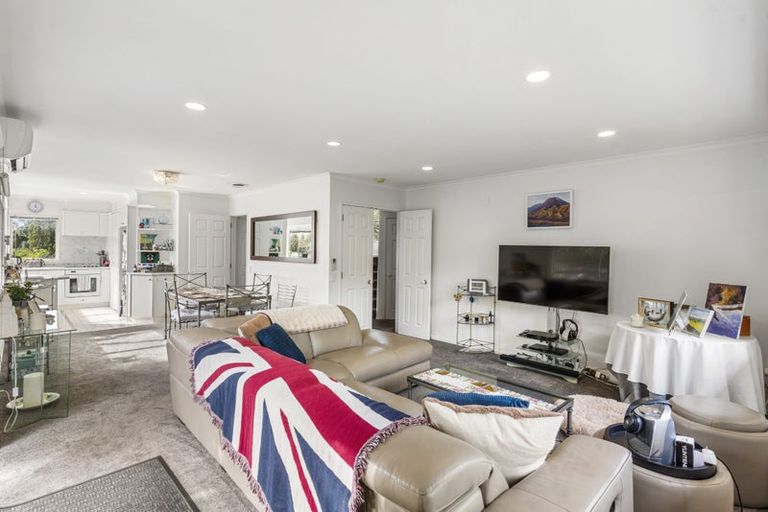 Photo of property in 2/62 Orangewood Drive, Northpark, Auckland, 2013