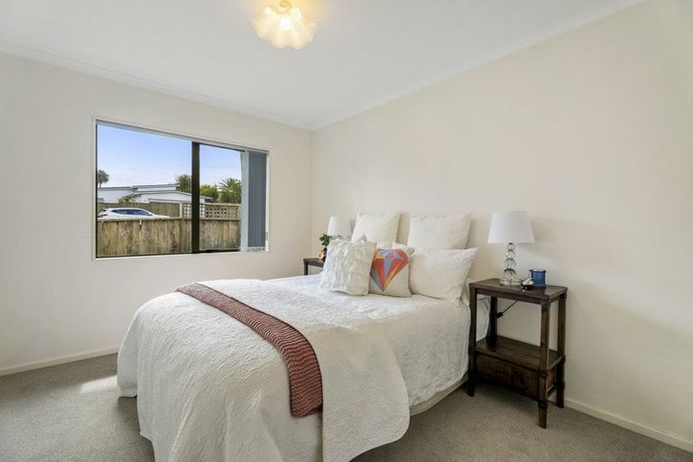 Photo of property in 1/919 Whangaparaoa Road, Manly, Whangaparaoa, 0930