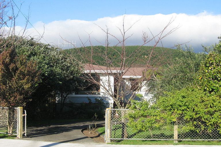 Photo of property in 16 Wairere Grove, Paraparaumu, 5032