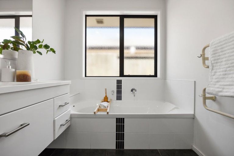 Photo of property in 9 Edgeview Crescent, Fitzroy, Hamilton, 3206