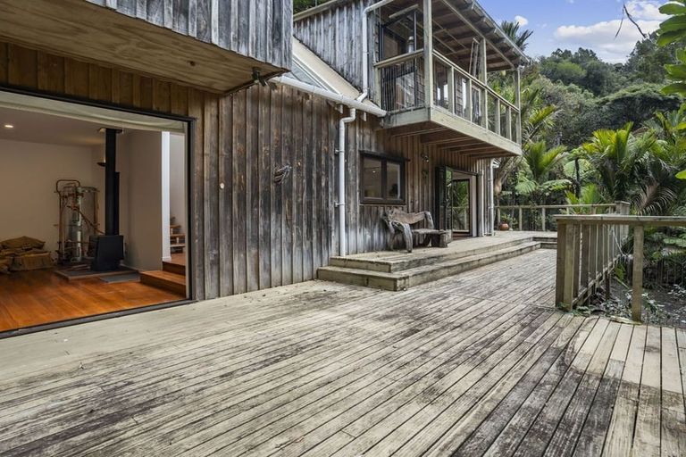 Photo of property in 40 Lone Kauri Road, Karekare, New Lynn, 0772