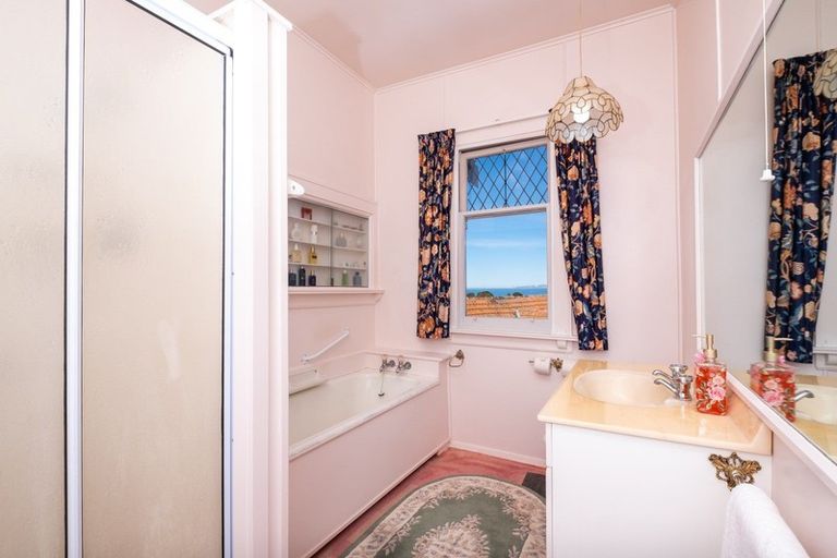 Photo of property in 5 Cobden Lane, Bluff Hill, Napier, 4110