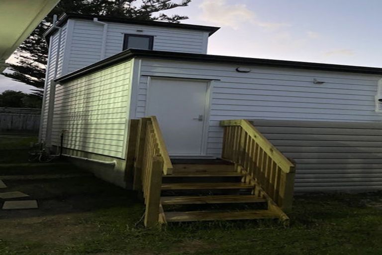 Photo of property in 15 Kiernan Place, Kelston, Auckland, 0602