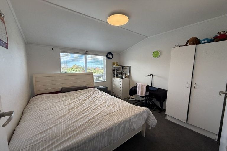 Photo of property in 14 Sarajevo Place, Massey, Auckland, 0614