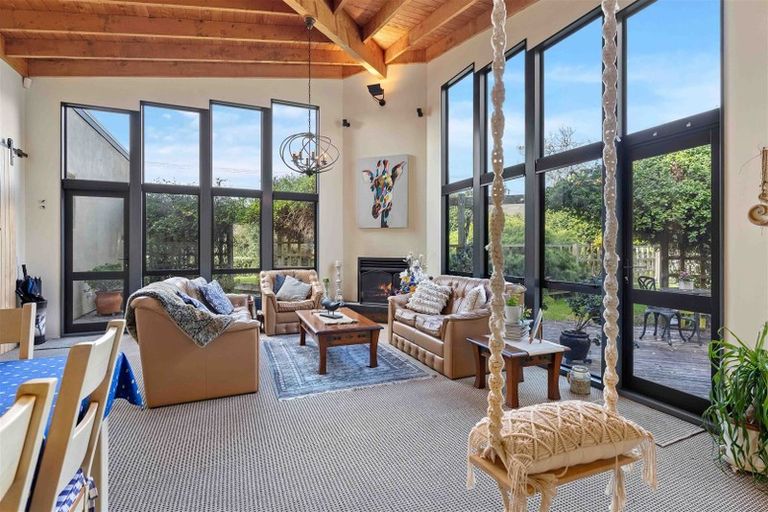 Photo of property in 18 Paetawa Road, Peka Peka, Waikanae, 5391