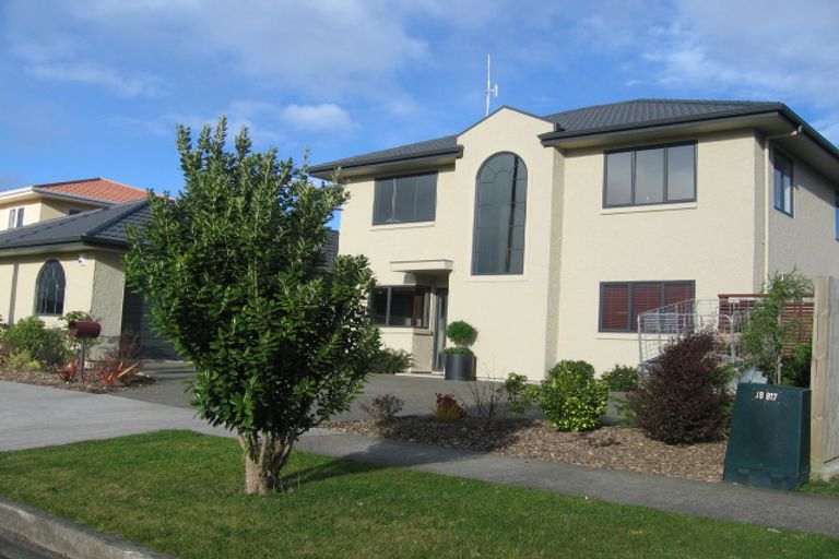 Photo of property in 128 Ruapehu Drive, Fitzherbert, Palmerston North, 4410